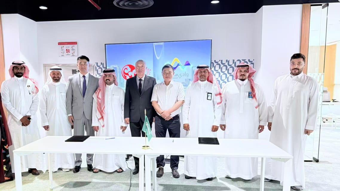 Signing ceremony with Wadi Makkah